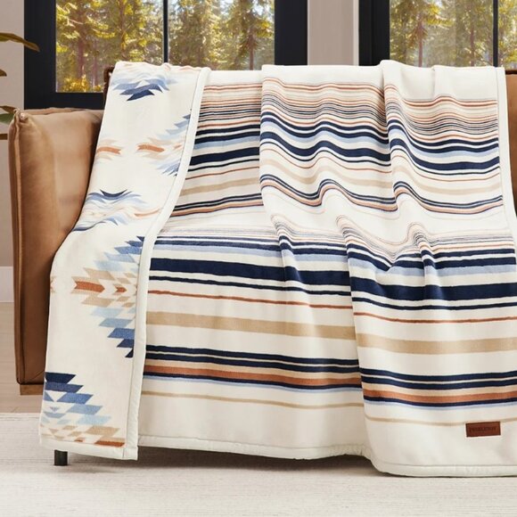 Pendleton Reversible Plush Throw 50" x 70" Savanna Stripe Polyester New - Picture 2 of 6